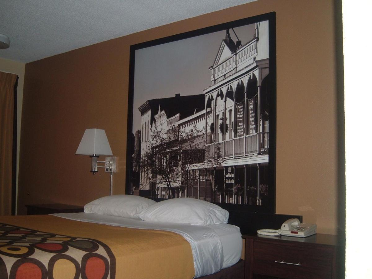 Super 8 By Wyndham Laurel