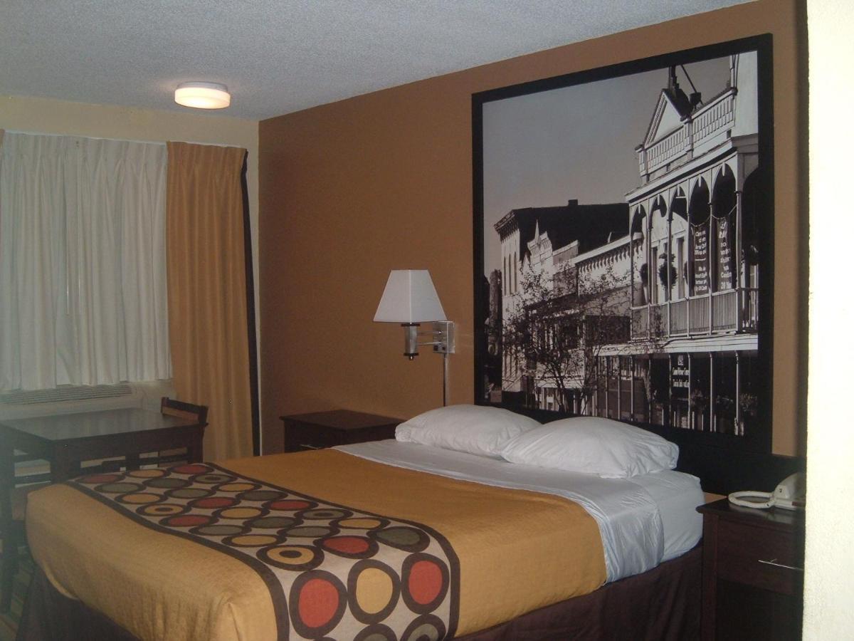Super 8 By Wyndham Motel