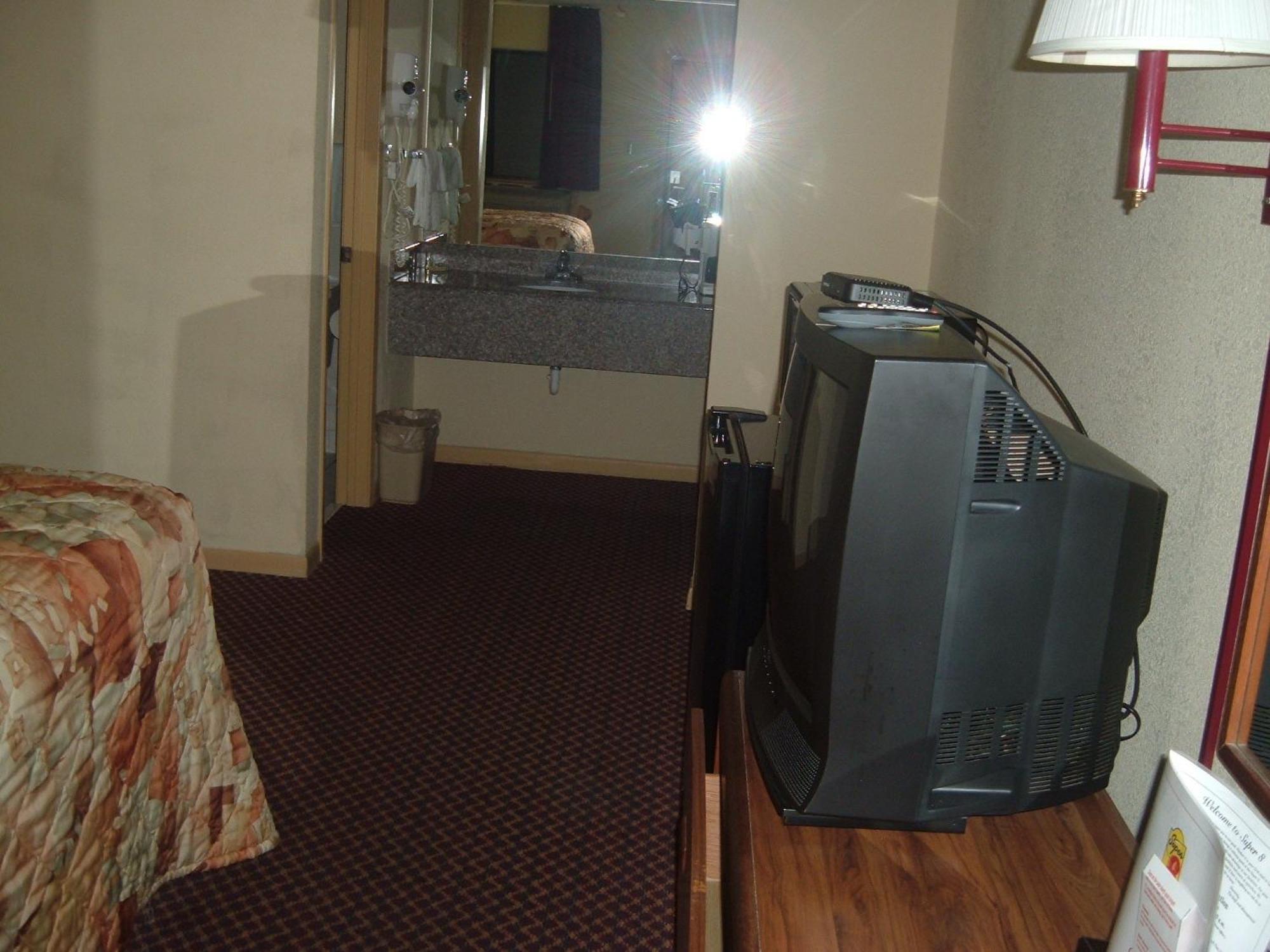 Super 8 By Wyndham Motel